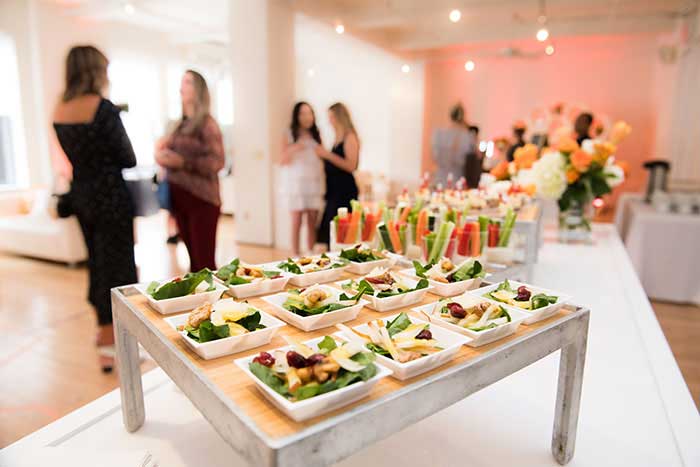 Show your colleagues you mean business! With an Ultimate Guide Corporate Event Plan, preparing the perfect catering table for your corporate event has never been easier. Make a lasting impression with delicious food and impeccable style.